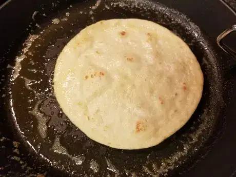 Image titled Tortilla_in_pan_step2