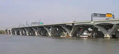 Woodrow Wilson Memorial Bridge carrying Interstate 95 (I-95) and the Capital Beltway over the Potomac River between Alexandria, Virginia and Oxon Hill, Maryland (2007)