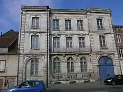 Maison Cozette (18th century) : 26 Place Vogel (historic monuments, 1992).