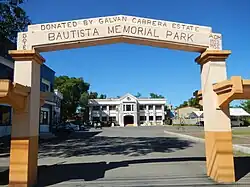 Arch of welcome and Municipal hall