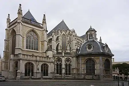 View of the apse and chapels