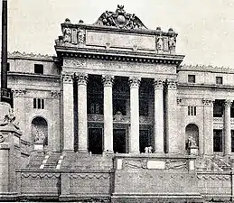 The central portion of the facade of the Old Legislative Building featuring a Neoclassical style architecture.