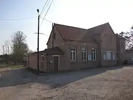 The town hall and school of Coupelle-Neuve