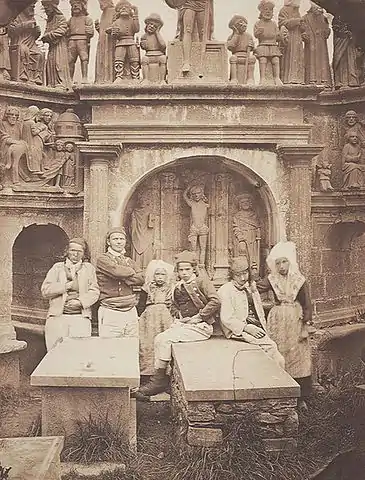 An 1856 photograph showing Bretons in front of the arched recess which contains statues of saint Peter, saint Sebastian and saint Roch