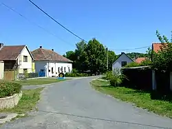 A street in Jeviněves