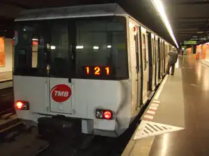 4000 series train at Hospital de Bellvitge station