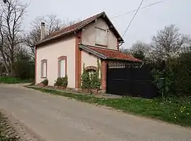 The former railway station in Le Gué-de-Longroi