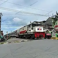 Sri Lelawangsa when pulled by a locomotive BB303.