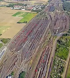 Mannheim Rangierbahnhof, Germany, two-sided nearly symmetrical systems for opposing directions