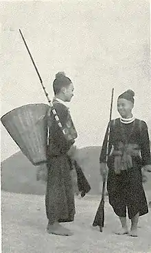 Hmong rifles (powder cartridges) in Ban Phou Pheung Noi at the beginning of the 20th century.