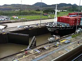 The Hanjin Wilmington in transit through the Miraflores locks toward the Pacific Ocean