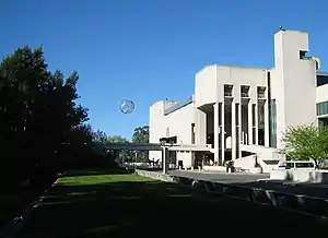 1982 - National Gallery of Australia.