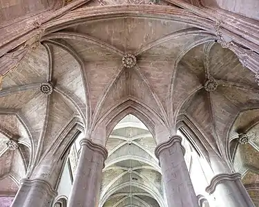 Vaults of the disambulatory, at the east end