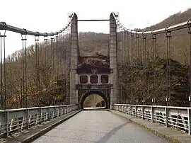 The Saint-Projet bridge over the Dordogne river, in the commune of Arches