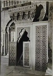 The front portal of the minbar