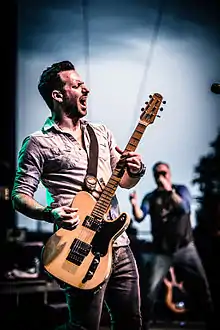 Sean Hurwitz performing live with Smash Mouth in Woodinville, Washington