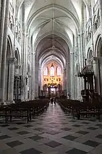 Sexpartite rib vaults in Sens Cathedral (1135–1164)