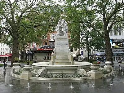 Full view of the fountain