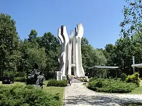 A monument dedicated to the formation of the First Sisak Partisan Detachment in Brezovica Memorial Park.