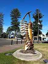 The Gold of the Kowhai (2014), Napier