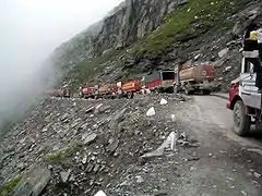 Traffic jam descending from Rohtang, 2004